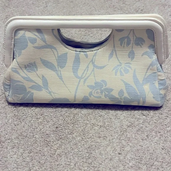 A new day clutch - Picture 1 of 2